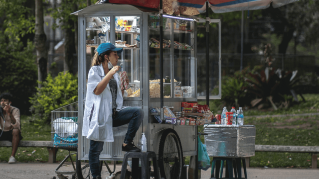 名言を英語で 生き残る種とは 最も強いものではなく 最も知的なものでもない 名言の旅 E J Quotes 日本語と英語で名言 格言 ことわざ巡り