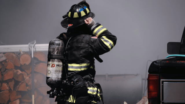 名言を英語で 人生はたった一度きり だから 幸せになれることをやり 笑顔になれる人と一緒にいること 名言の旅 E J Quotes 日本語と英語で 名言 格言 ことわざ巡り